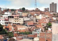 Moradores registram intenso tiroteio no bairro do Calabar; veja