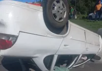 Motorista perde controle da direção e capota carro na Bonocô