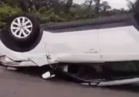 Mulher morre após carro capotar em Candeias