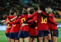 Na estreia, Espanha vence fácil a Costa Rica e garante liderança