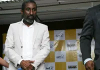 Neto é criticado por autodeclaração em evento com ministra