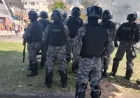 "O pai tá lá, vai enterrar a filha", diz prima de menina morta no Rio