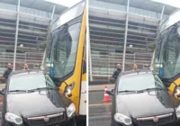 Ônibus bate em carro e deixa ferido na Ladeira da Fonte das Pedras