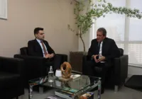 PL expulsa deputado que "fez L" ao lado de ministros