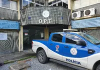 Pai encontra corpo de filho enterrado em cova rasa em Feira de Santana