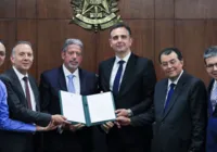 Presidente da Câmara entrega texto da reforma tributária a Pacheco