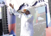 Psirico agita com hits do pagodão e referências do 'samba junino'