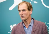 Restos mortais foram achados em área onde ator Julian Sands sumiu