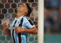 Suárez tem lesão 'grave' no joelho direito, diz presidente do Grêmio