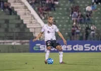 Terceiro cartão amarelo tira João Victor de jogo contra o Sport