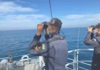 Três pessoas são resgatadas após naufrágio de veleiro na Bahia