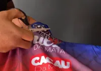 Vereador corta nome de prefeita em camisa e diz "personalizei"