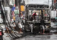 Vídeo: ônibus é incendiado por criminosos na Sussuarana