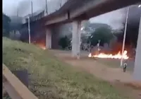 Vídeo: protesto complica trânsito na Avenida Barros Reis