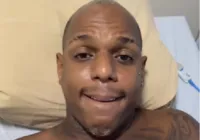 Vocalista de 'Oh Polêmico' recebe alta médica após passar mal em show