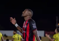 Welder se recupera de lesão e reforça o Vitória contra o Guarani