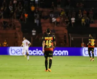 Acertado com o Bahia, Luciano Juba é hostilizado pela torcida do Sport