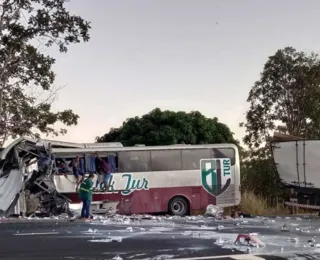 Acidente com ônibus de turismo da Bahia deixa três mortos em MG