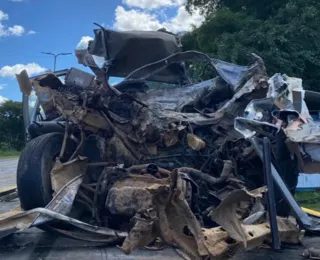 Acidente entre carro e ônibus deixa 6 pessoas mortas no sul da Bahia