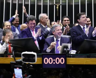 Apenas dois deputados baianos votaram contra a reforma tributária