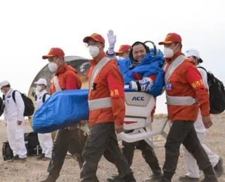 Astronautas chineses retornam à Terra após missão espacial por 6 meses