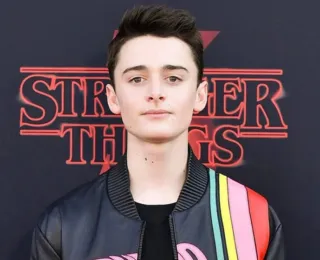 Ator de Stranger Things diz que personagem o ajudou a se assumir gay