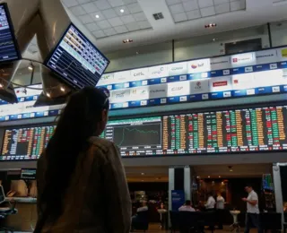 Bolsa fecha em queda, mas acumula crescimento em maio