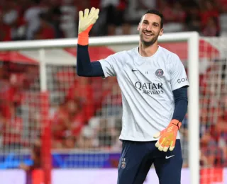 "Cada dia melhor" afirma Sergio Rico, goleiro do PSG, ao deixar UTI