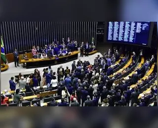 Câmara aprova projeto que beneficia governo no Carf