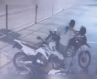 Câmera de segurança flagra furto de motos em academia de Salvador