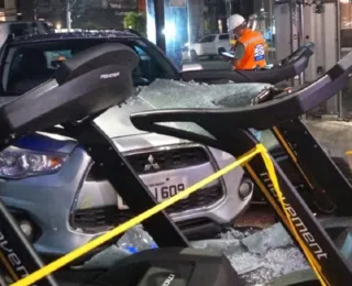 Carro de luxo invade academia no Caminho das Árvores