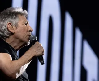 Polícia alemã investiga Roger Waters por uniforme de estilo nazista