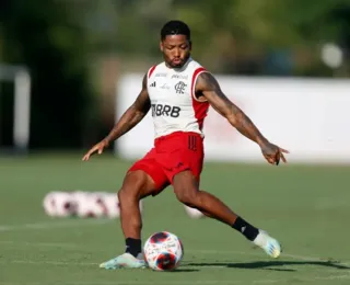 Flamengo afasta e multa o atacante Marinho por tempo indeterminado