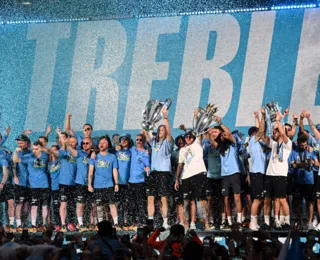 Chuva não impede festa do Manchester City pelo título da Champions