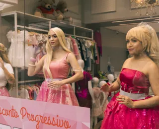 Cosplayer marca encontro de Barbies em shopping de Salvador