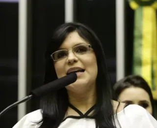 Dayane diz que bolsonaristas são “imbecis em sistema de pirâmide”