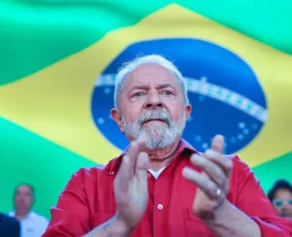 Deputado bolsonarista quer proibir Lula de usar vermelho