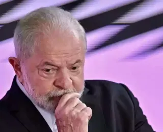 Deputados da base assinam pedido de impeachment contra Lula