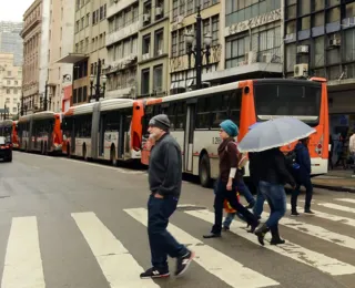 Dez anos após protestos, prefeitura de SP estuda adoção de passe livre