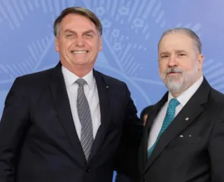 E-mail obtidos em CPI apontam encontros privados de Bolsonaro com Aras