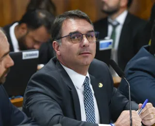 Flávio Bolsonaro confirma que ex-presidente se reuniu com hacker