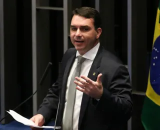 Flávio Bolsonaro faz sinalização que irá votar a favor de Zanin