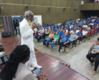 Gerônimo faz show em Feira Literária de colégio em Salvador