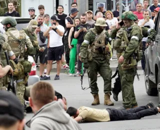 Grupo Wagner mobiliza tanques e rebeldes armados em cidade russa