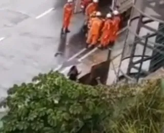 Homem cai de passarela da Via Expressa, em Salvador