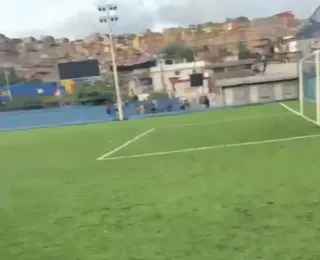 Homem é baleado em campo de futebol no IAPI; assista