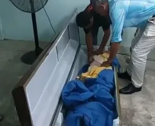 Idosa acorda dentro de caixão durante o próprio velório no Equador