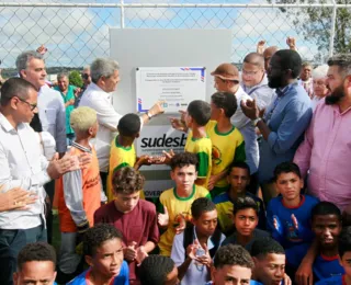 Jerônimo inaugura obras da BA-142 e ampliação do estádio no interior