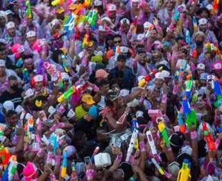 Jerônimo sanciona lei que proíbe pistolas de água no carnaval