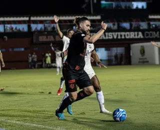 Léo Gamalho enaltece vitória em casa: "Luta da equipe até o final"